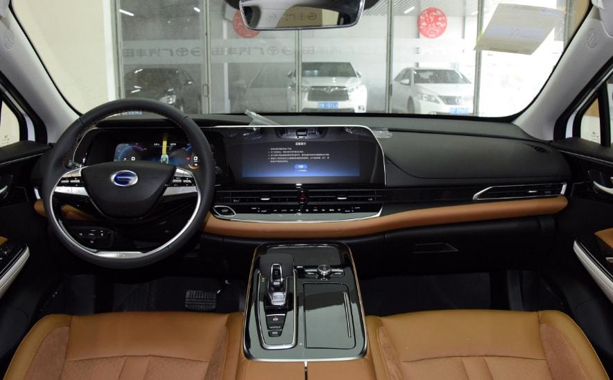 内饰设计广汽丰田ia5车尾部分并未进行改动,双腰线的设计让该车从45度