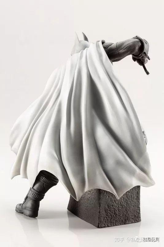 白色战衣的蝙蝠侠你见过吗