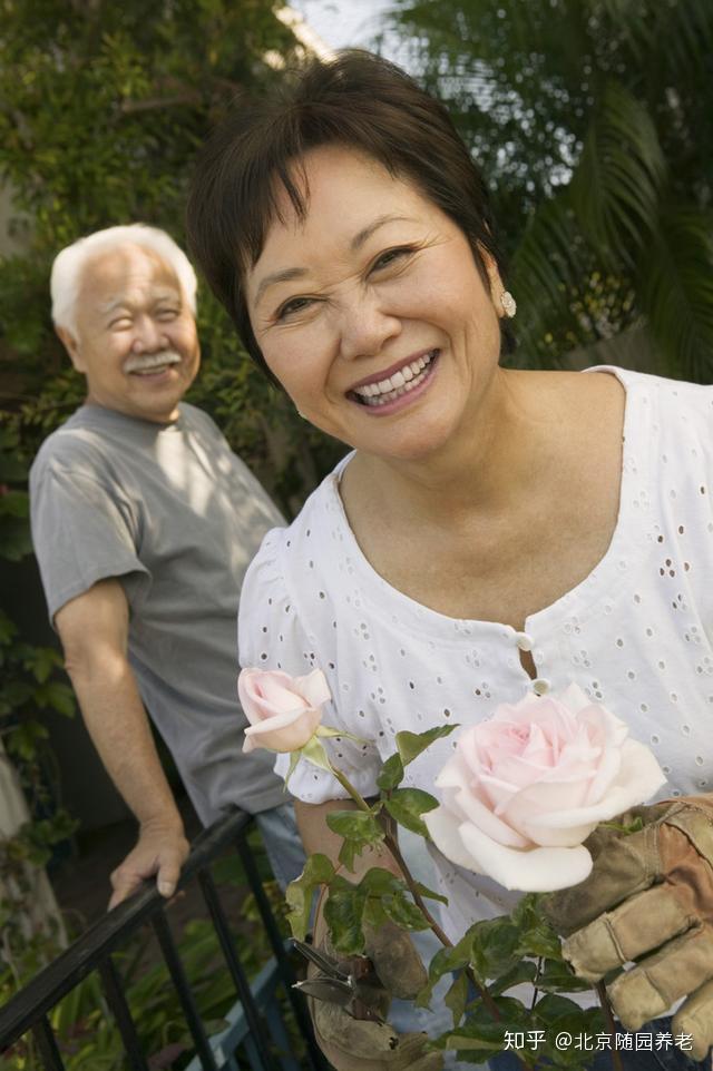 花奶奶87岁高龄,女儿女婿定居美国,老伴儿在2015年去世.