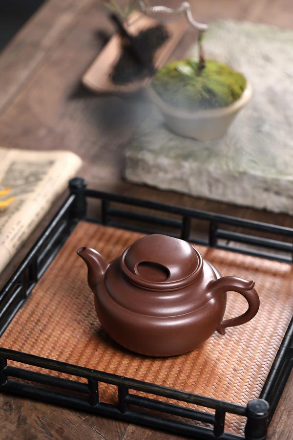 正高级工艺美术师任航人间珠宝何足取宜兴紫砂最要得