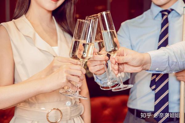 酒局领导让你敬酒,低情商抬杯子走一圈,高情商巧说敬酒词被称赞 - 知乎