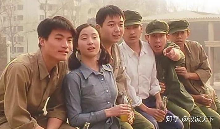 大院的孩子们一出生便过着集体生活.