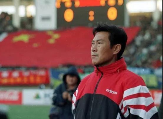 足球与球迷②狂欢与静止职业化后的华夏大地