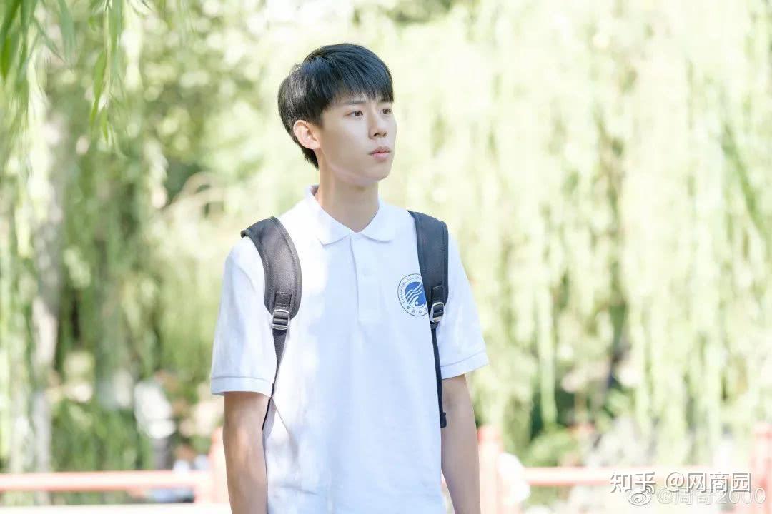 周奇00后男星凭借小欢喜一角大火现如今参演韩寒电影四海