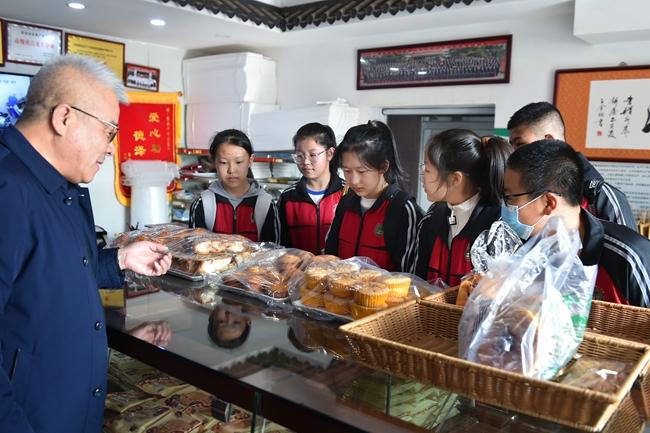 盂县二中学生走进千千晨晨开展研学实践活动