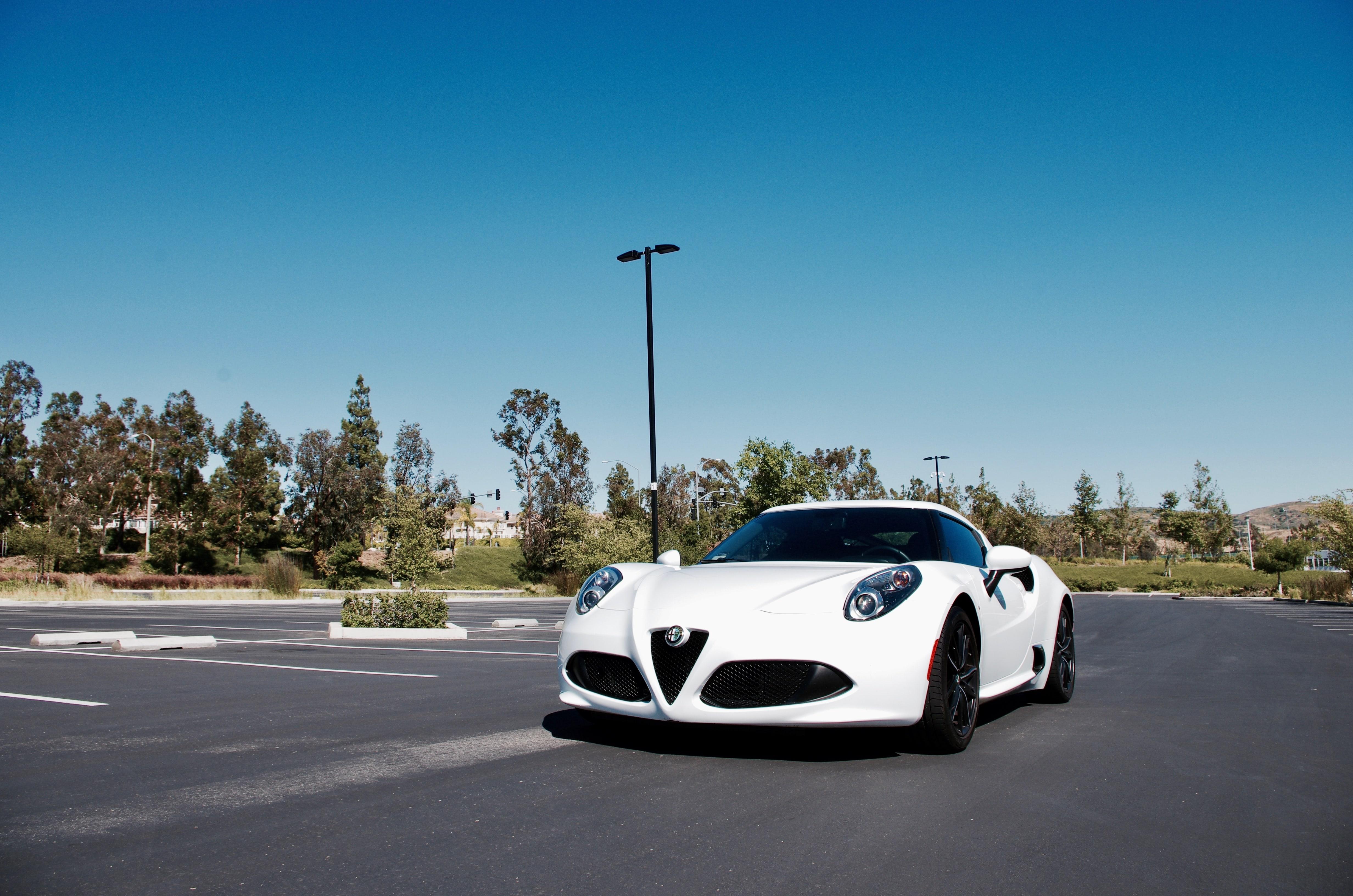 海外测评阿尔法61罗密欧4c漂亮而简陋纯粹而粗暴