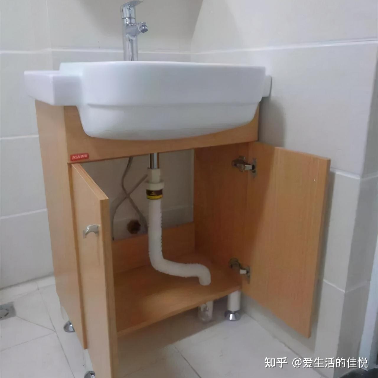 原来不懂卫生间大小脸盆堆地板其实本该这么做那叫一个干净