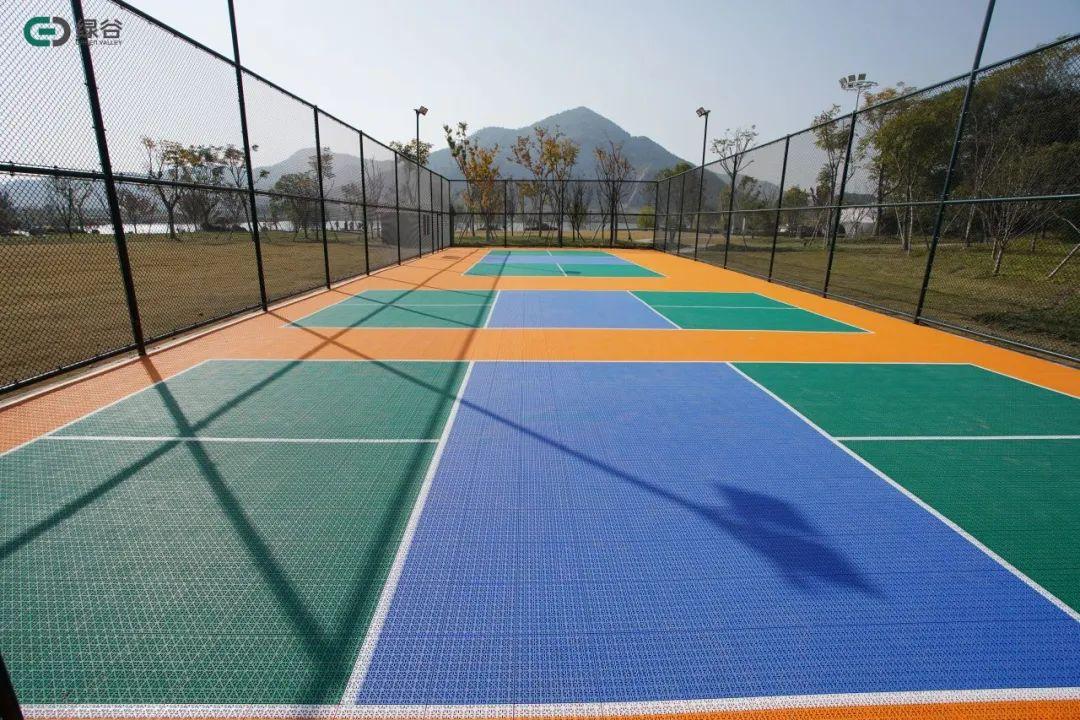 悬浮式弹性拼装地板球场,是契合匹克球运动的一种场地.