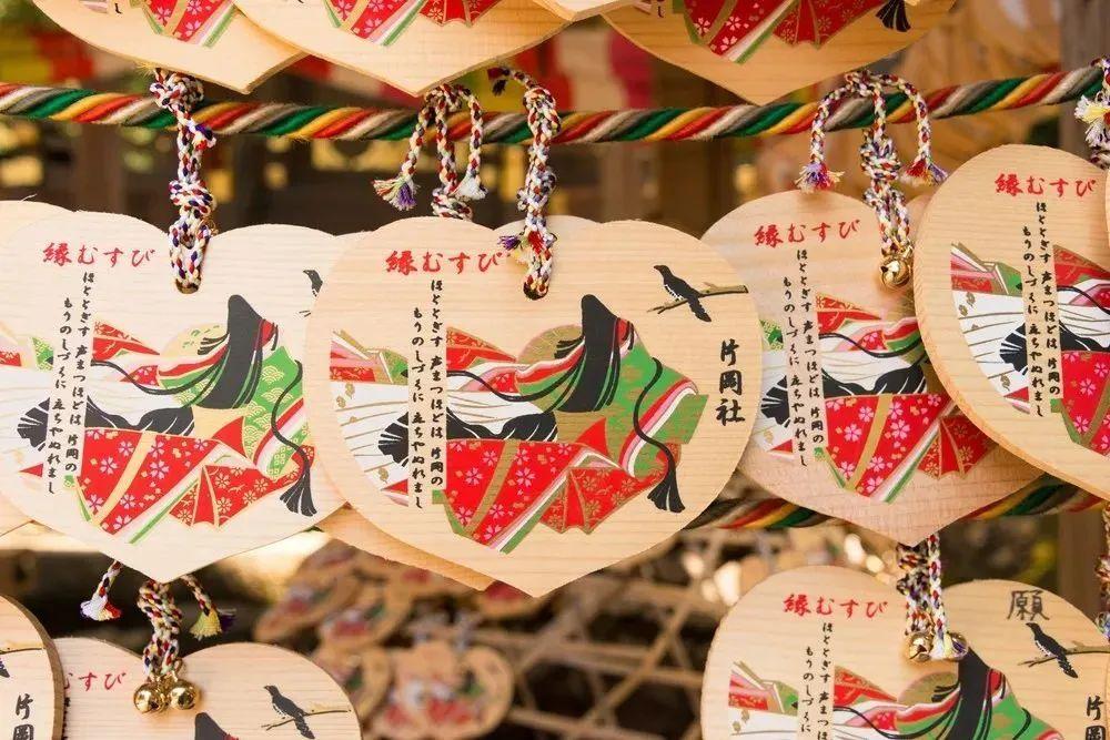 在庄严肃穆的神社里绘马也可以很可爱哦