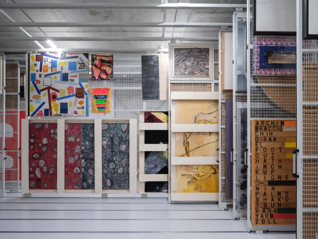 这个荷兰的公共艺术仓库外形酷似不锈钢大碗