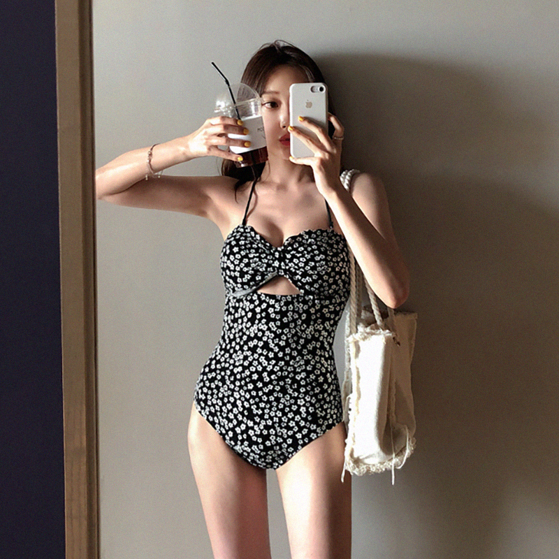 如何穿三角泳装 v2-1c132612d612d2611bcc87f1eade5e17_r.jpg