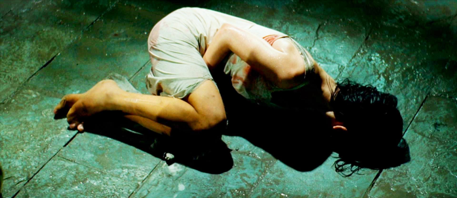 伊斯兰教的酷刑,把身体埋在土里用石头砸死,基本用在女性身上