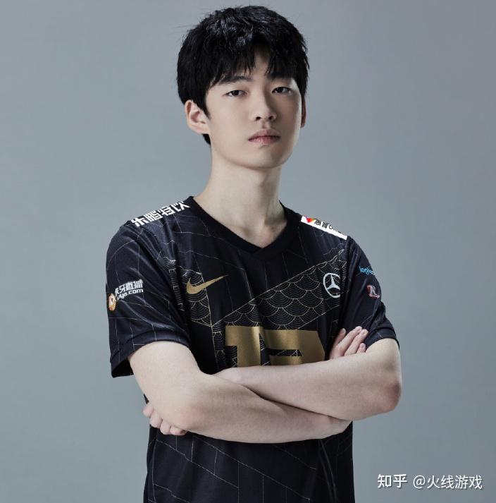 不知悔改cryin直播回应挂机事件给我刷礼物我就表演中单龙龟