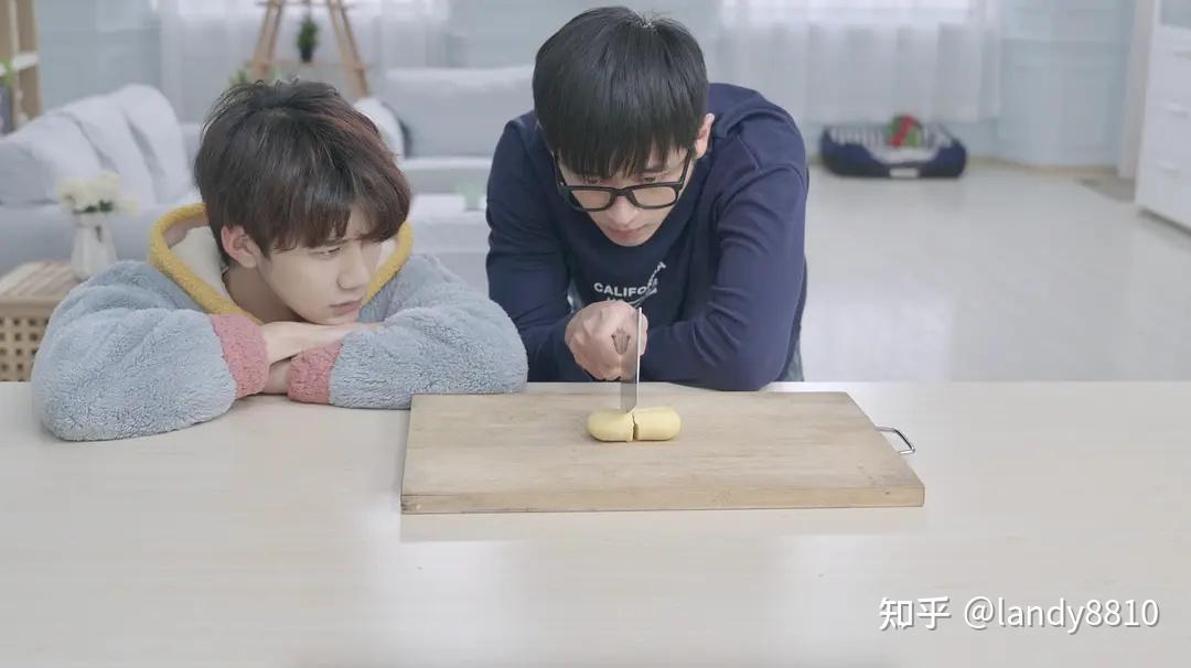 陆思恒、丞磊主演的《我们才不是兄弟呢》剧照 - 知乎