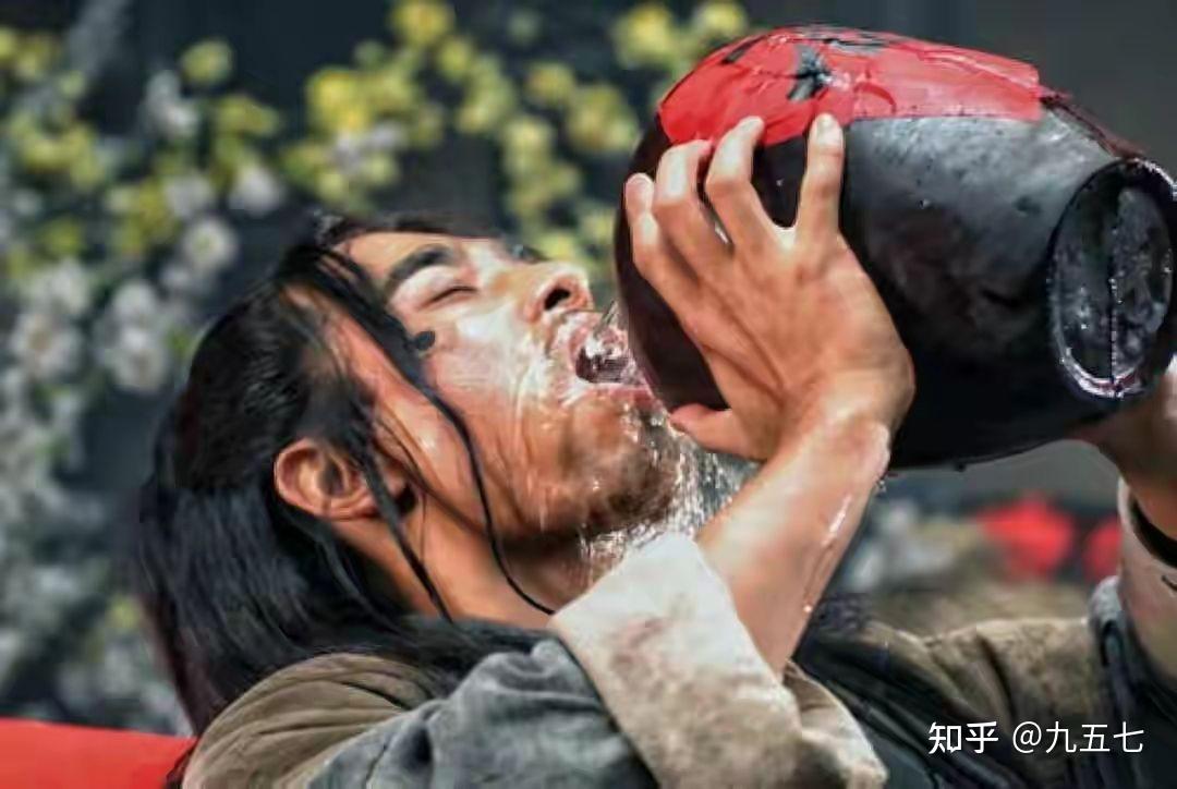 武松在景阳冈喝了18碗酒外加两斤熟牛肉正常人的胃一次性能塞这么多