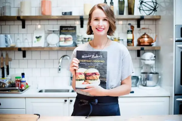 戴娜·舒尔茨写的纯素食烹饪书非常畅销.