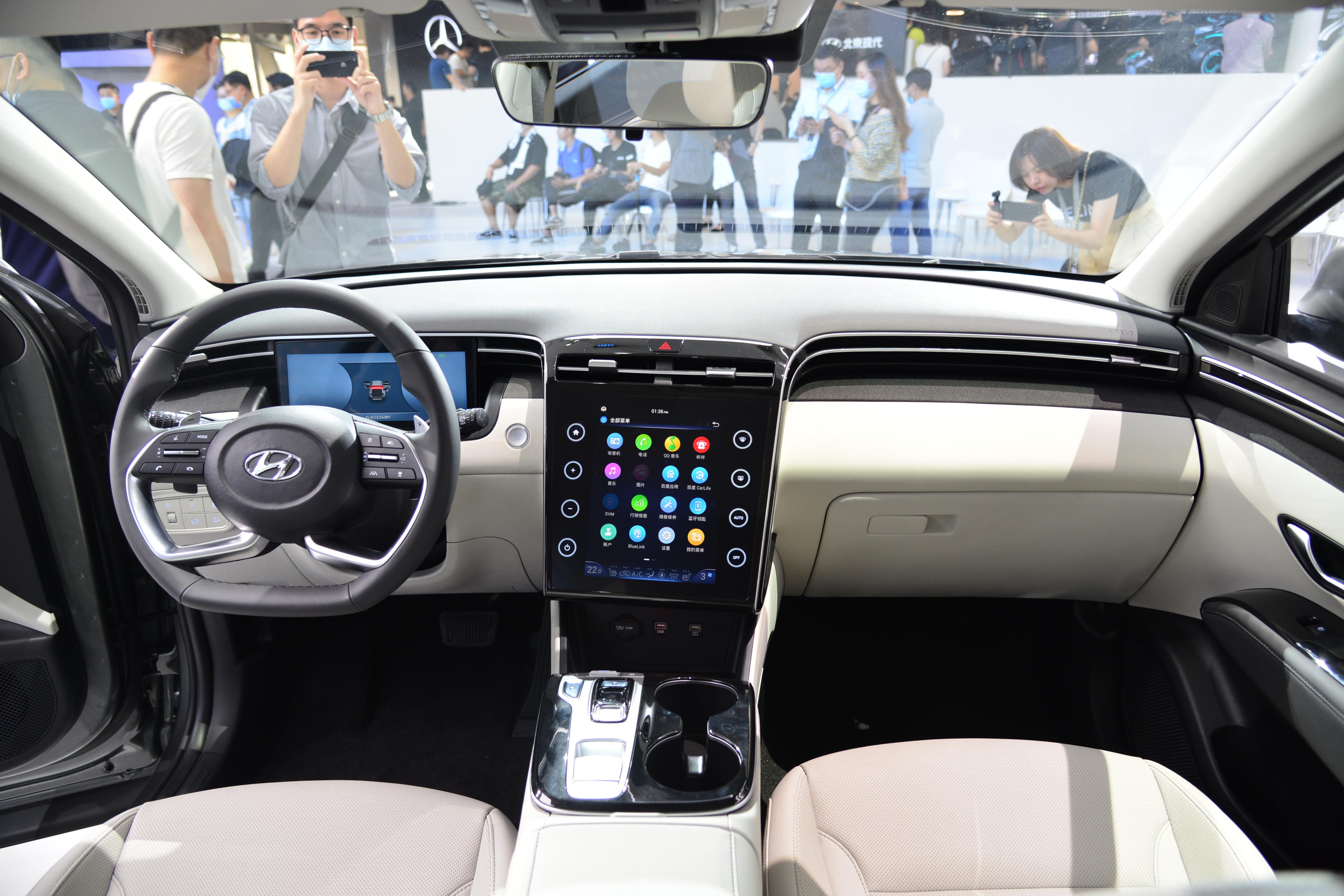 全新现代途胜l实车亮相前卫造型它不香吗