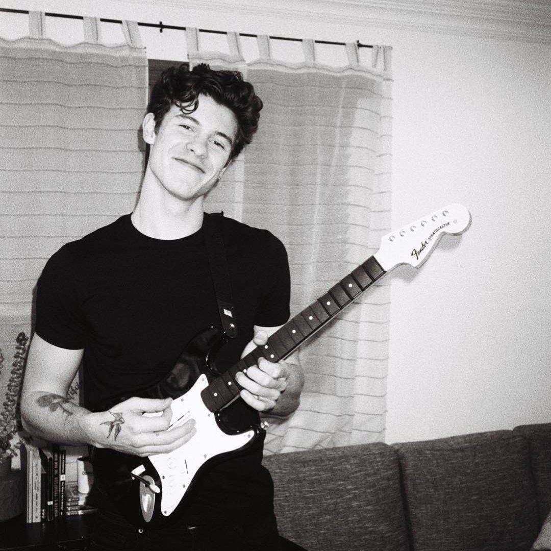 有没有珍藏的shawnmendes萌德的照片