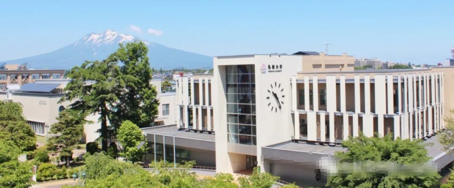 并不是,青森大学确实存在,但是是所私立大学(青森县还有一所名为"青森