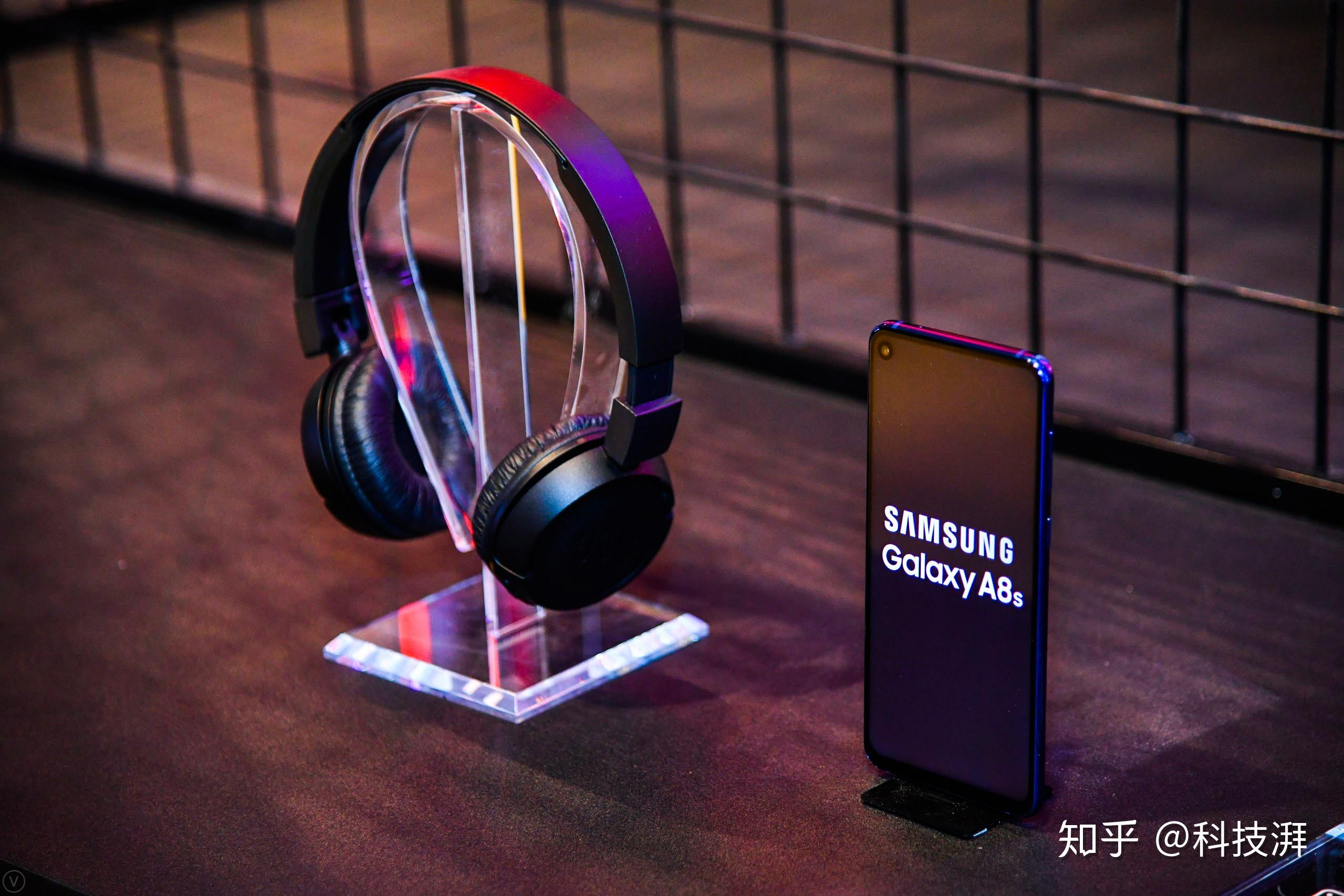 三星galaxya8s中国首发hid全面屏引领2019新潮流