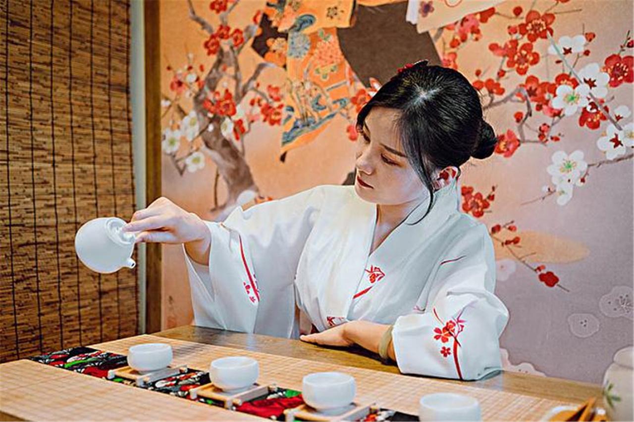 全世界都爱饮茶日本人饮茶参禅悟道俄罗斯人喝茶当餐