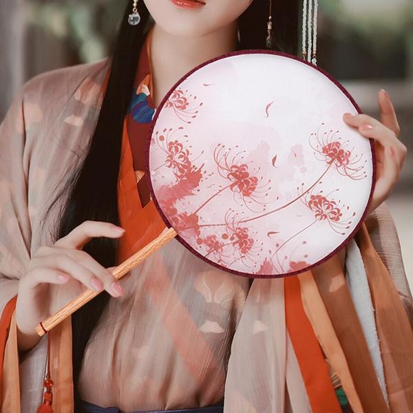 一个喜欢古风文化的女孩子,送她什么生日礼物比较好(汉服我买不起) ?