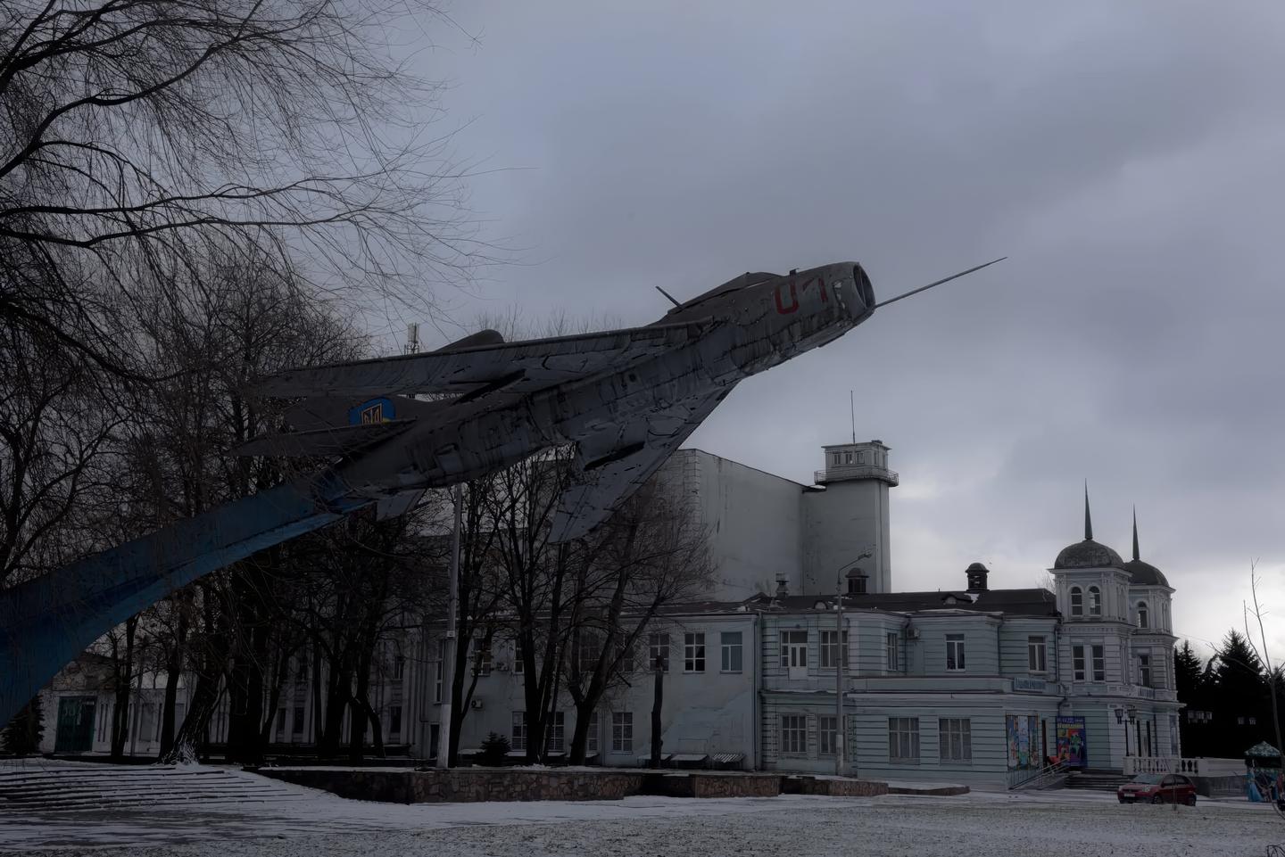 米格-19 纪念飞机 于 1976 年在卡姆扬斯凯竖立 以纪念尤里·加加林飞入太空 15 周年