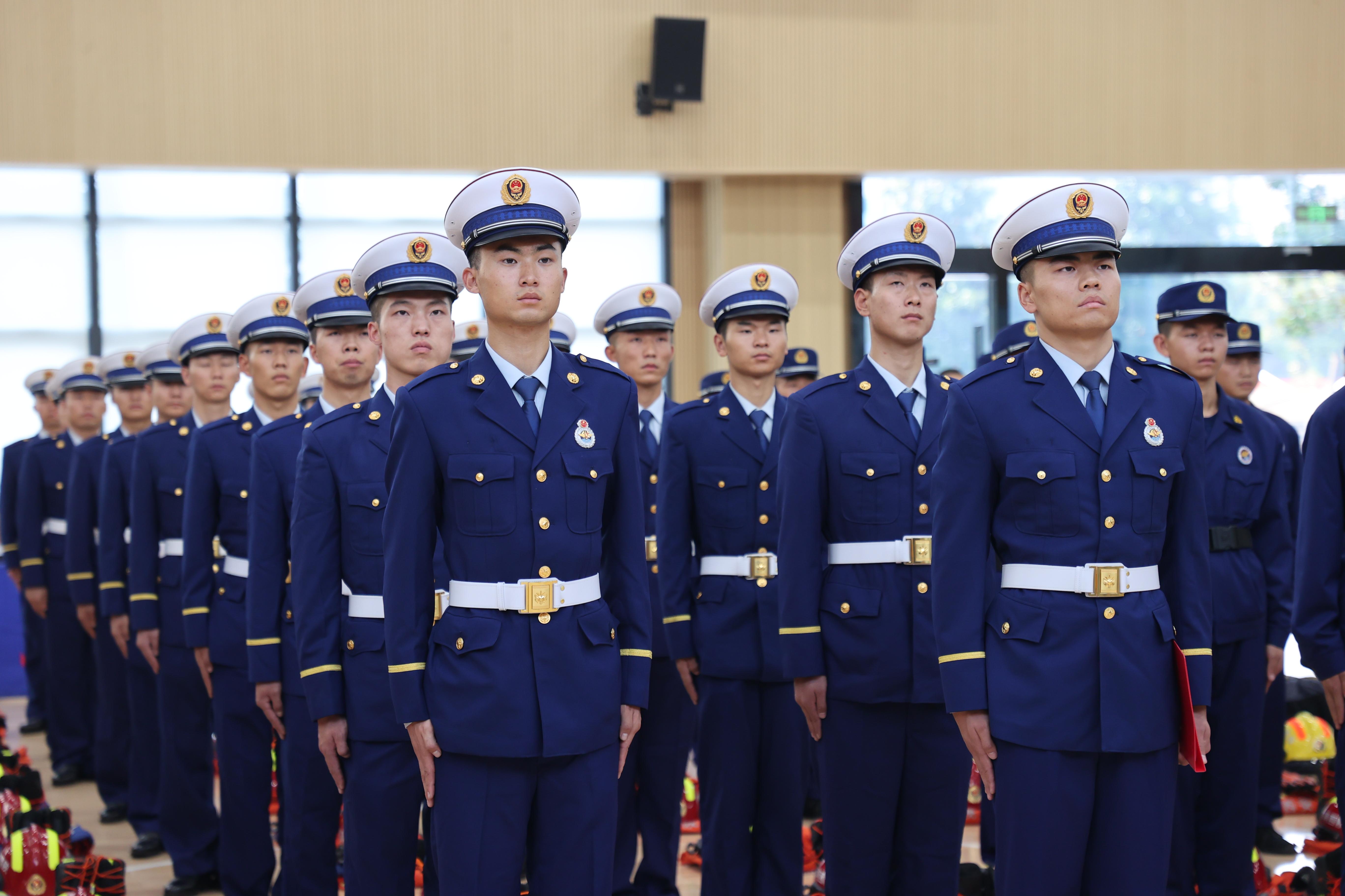 西安消防举行新国家队消防员及新招录政府专职消防员授装暨分配仪式