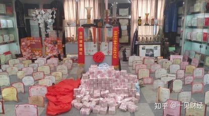 中国首善 陈光标出山 戴深色眼镜 捐2300万 对外宣传00万 知乎