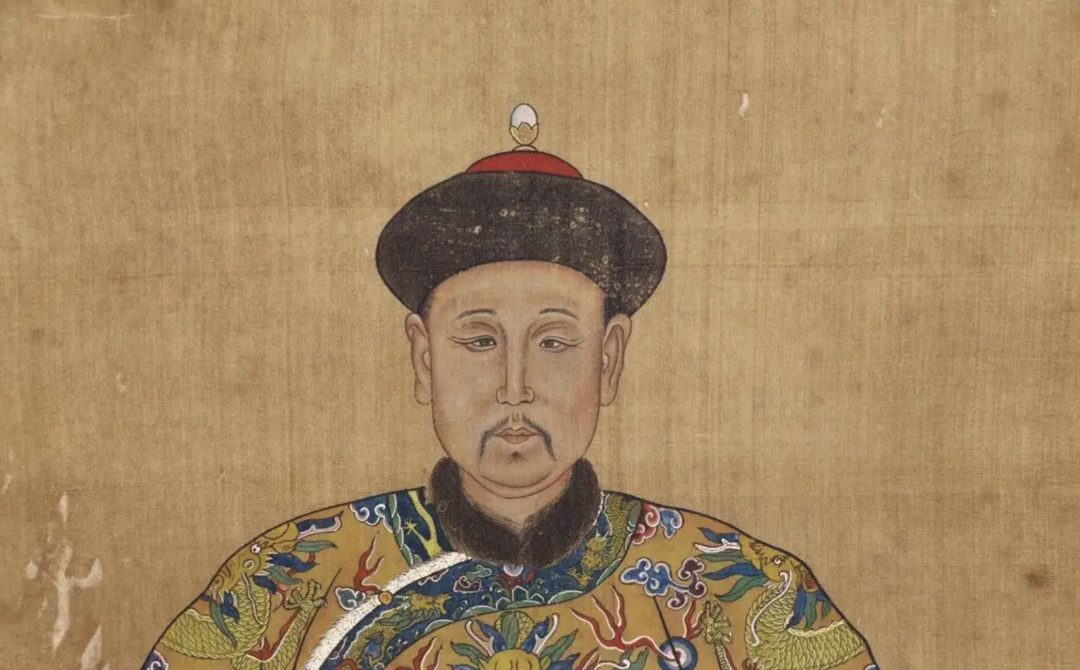 到1703年的时候,康熙已经可以在古钢琴上弹奏中国古琴曲《普安咒》了.