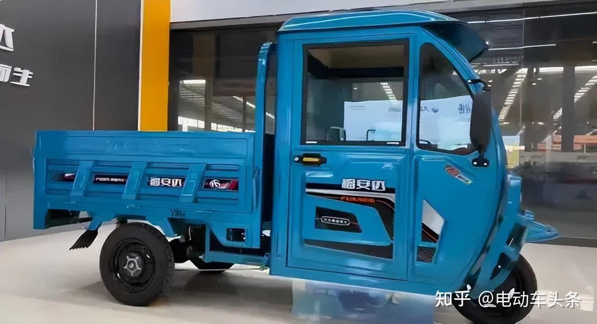 1m版本的半封闭车型.预留超宽驾驶室的同时,满足了重载需求