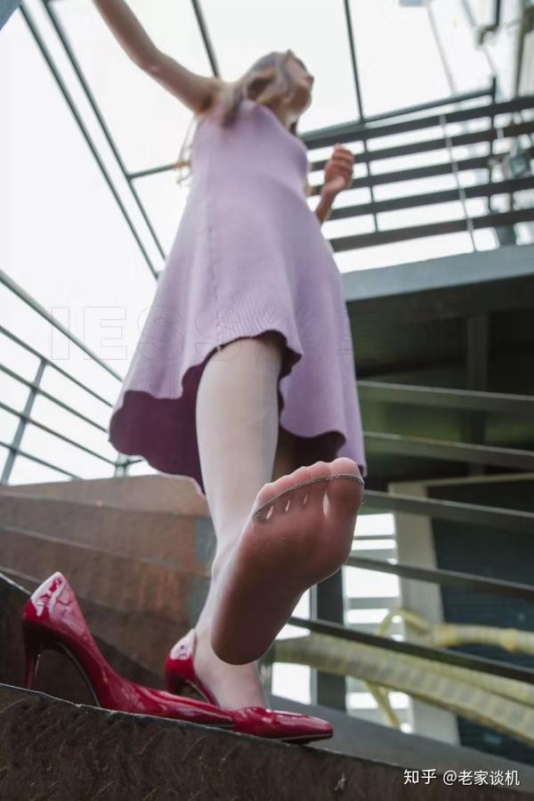 风韵犹存从脚上看岁数不小了多图