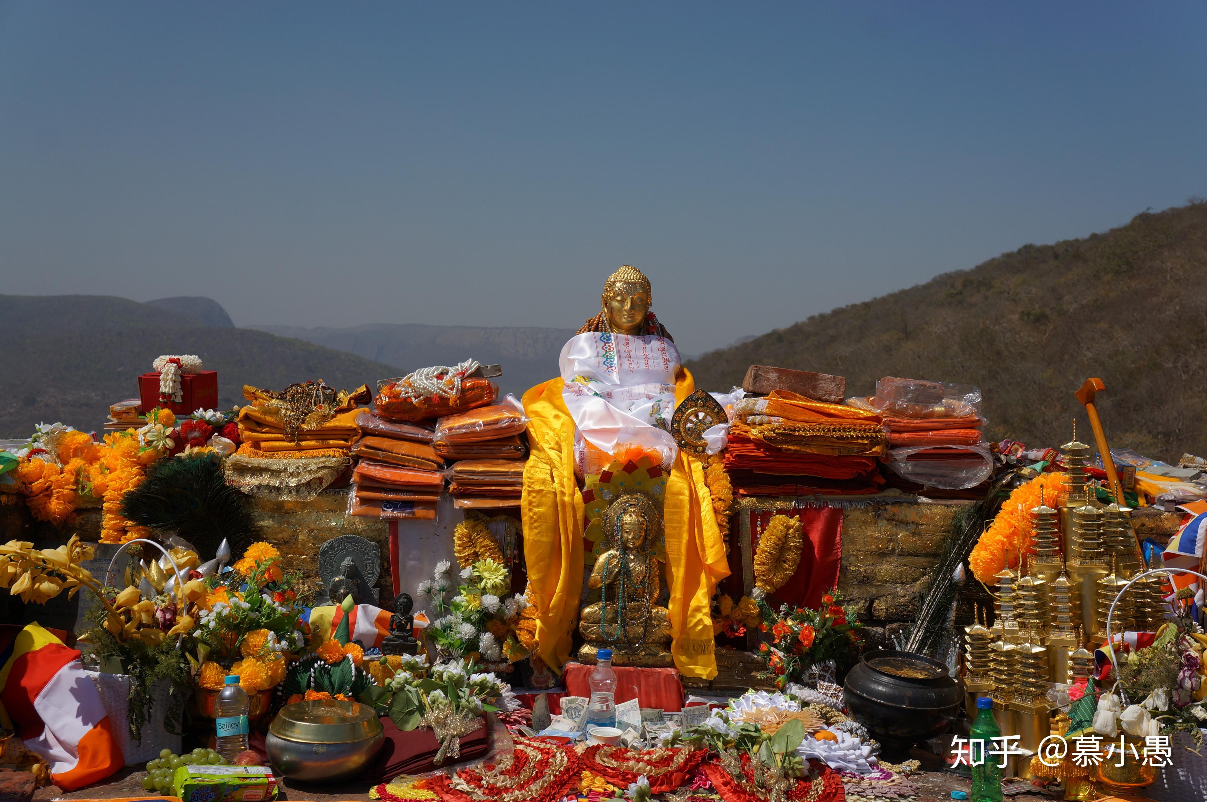 佛陀在此居住,修行,讲法和集结弟子之地,山顶有一座古平台,佛陀在此