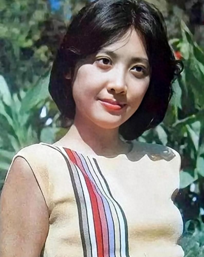 观七十一岁朱琳迟暮之姿，始信素颜时代 “第一美女” 名实相符 - 知乎