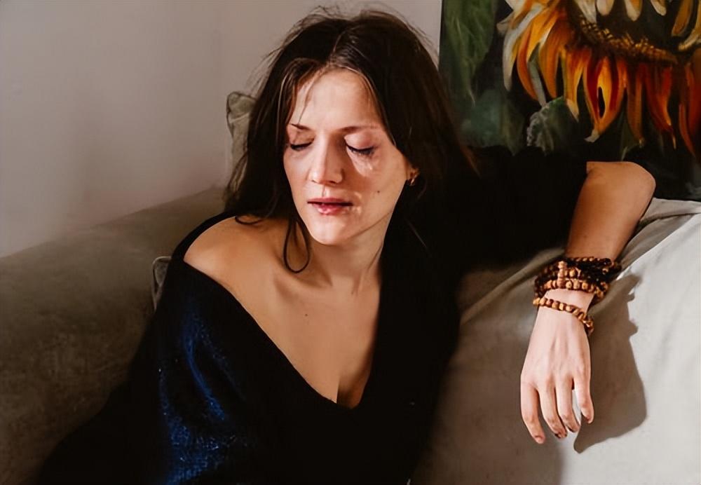 我好累啊可是还要微笑28亿人笑着笑着就崩溃了微笑抑郁有多可怕