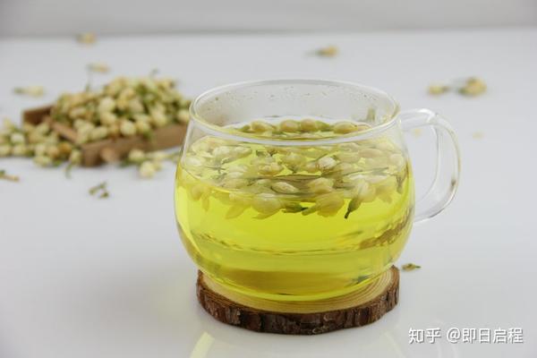 加入適量蜂蜜攪拌均勻即可功效:茉莉花有清肝明目,生津止渴,祛痰治