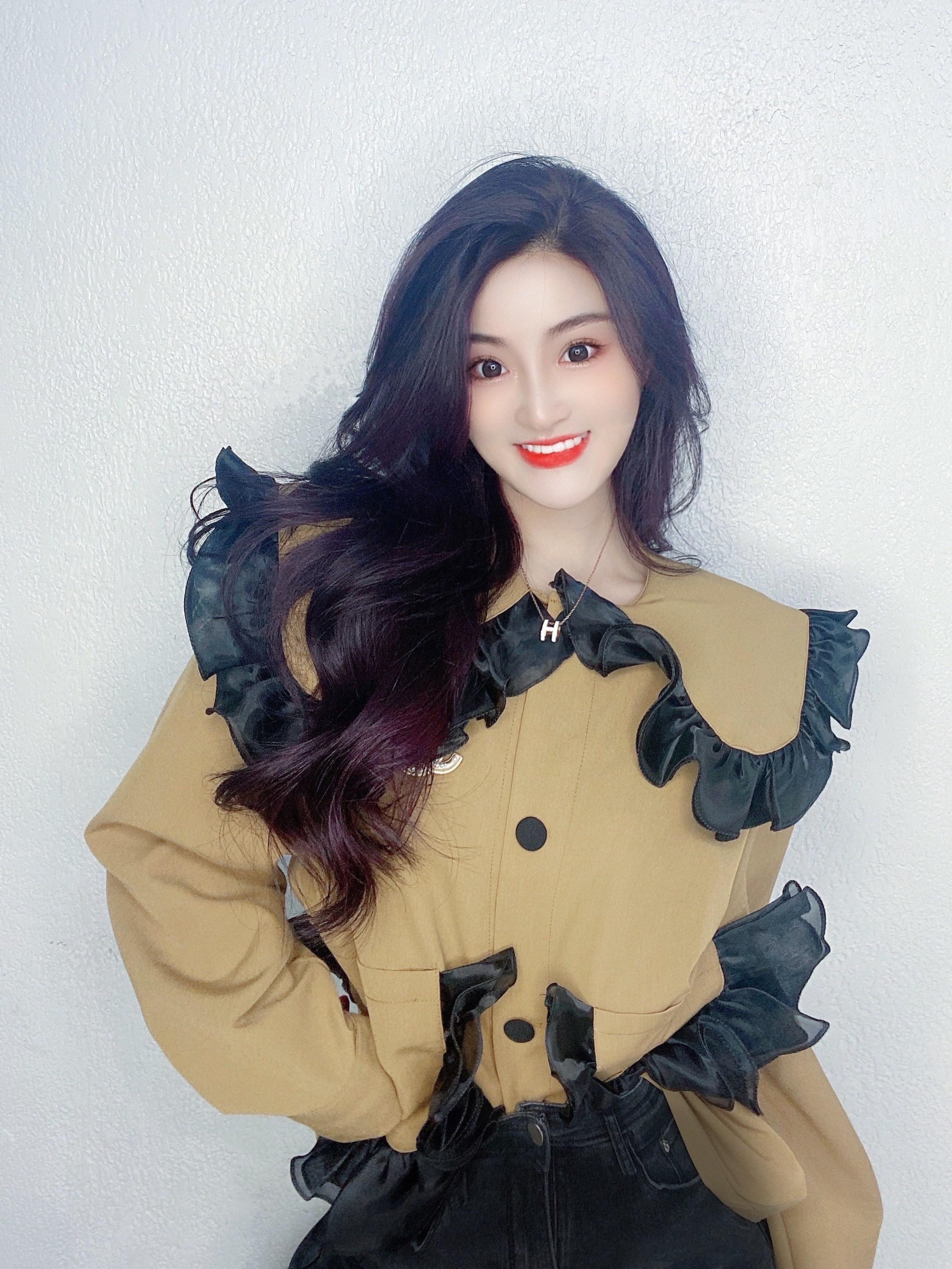 新生代小花刘雪晴甜美来袭