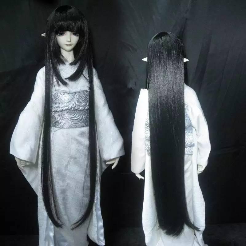 有一个名字叫做菊子的女孩子,有一天她的哥哥给她买了一尊人偶,菊子