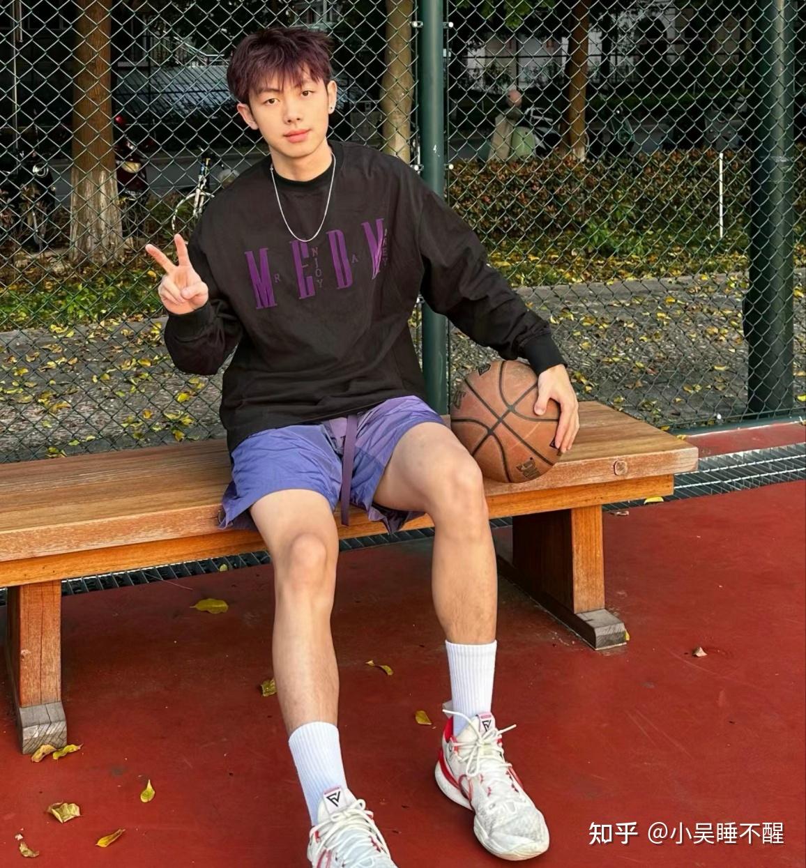 男生怎样变白一点 v2-1e2d83dba513d713ebf9fbd2d63b7ce7_r.jpg