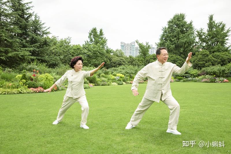 痛风朋友,更是需要积极运动,控制体重,必要时可以请专业的教练指导.