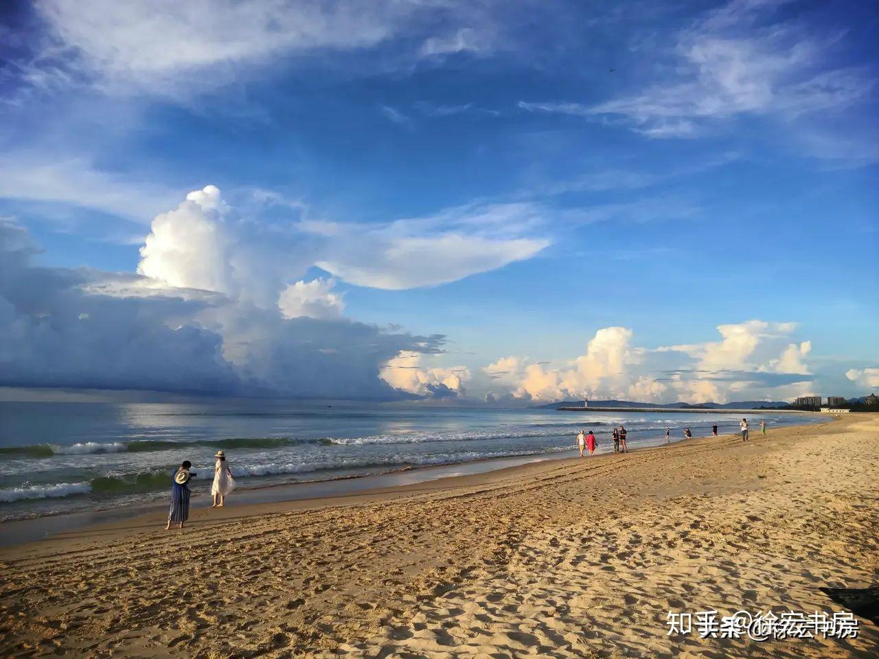 海水多么宽阔浩荡,海中山岛罗列,高耸挺立.