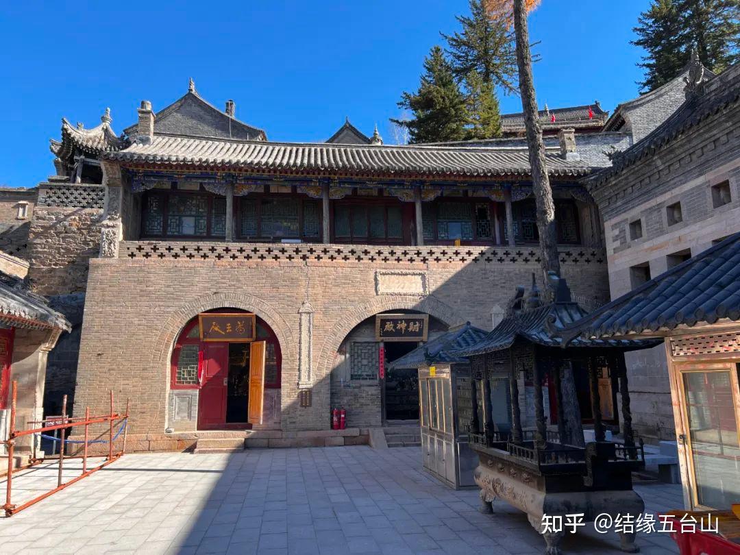 五台山南山寺以精美石雕艺术闻名于世的寺院