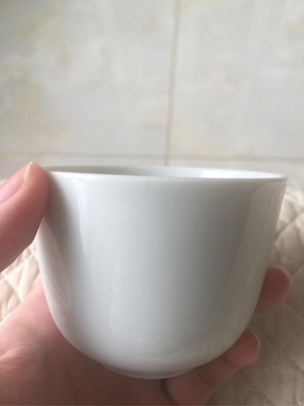 无印良品的青白瓷茶碗到底好不好，为什么用了两个月杯子边缘就有裂纹了