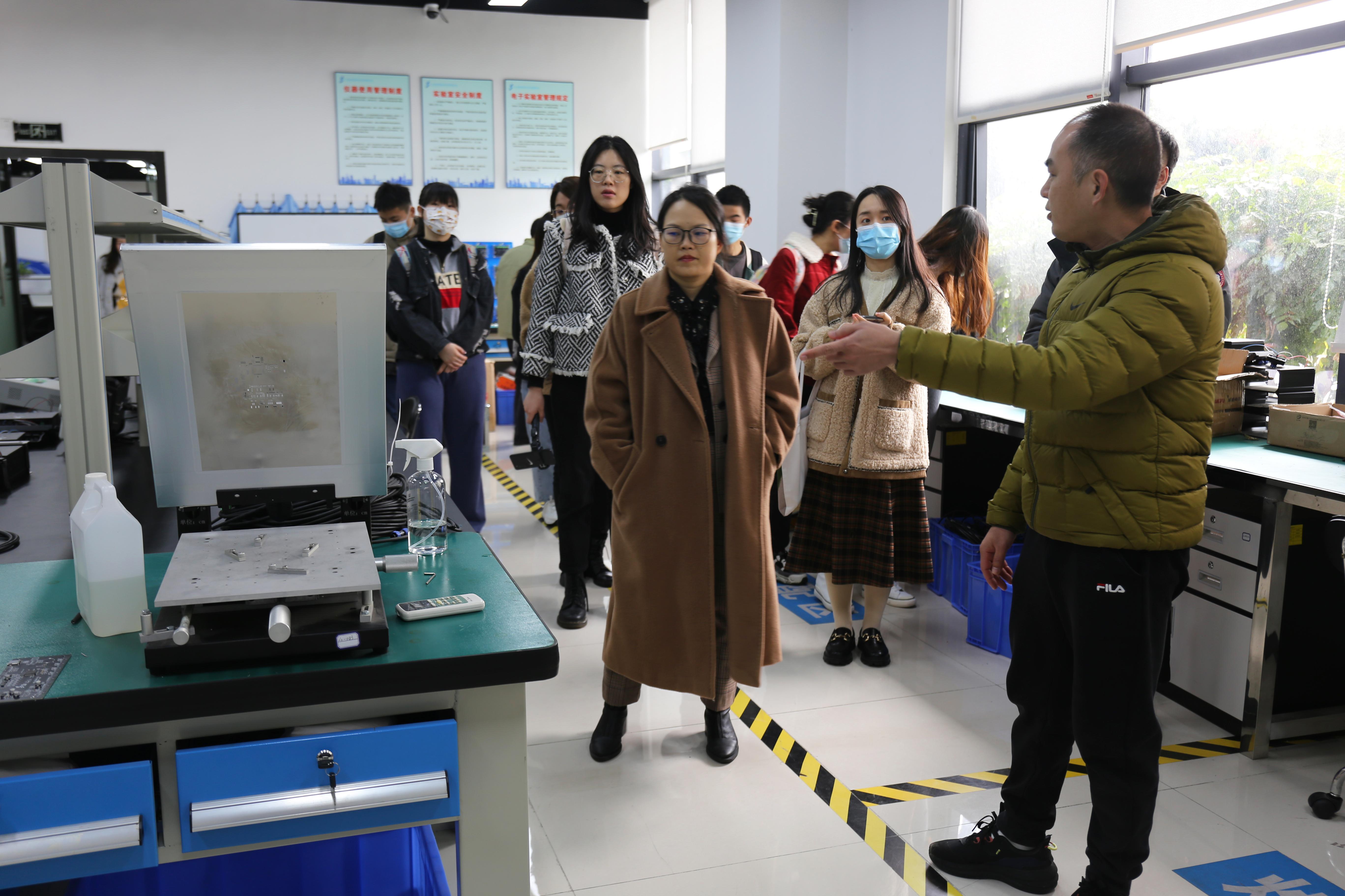 大连理工大学经济管理学院研究生团队到我司开展实践调研活动