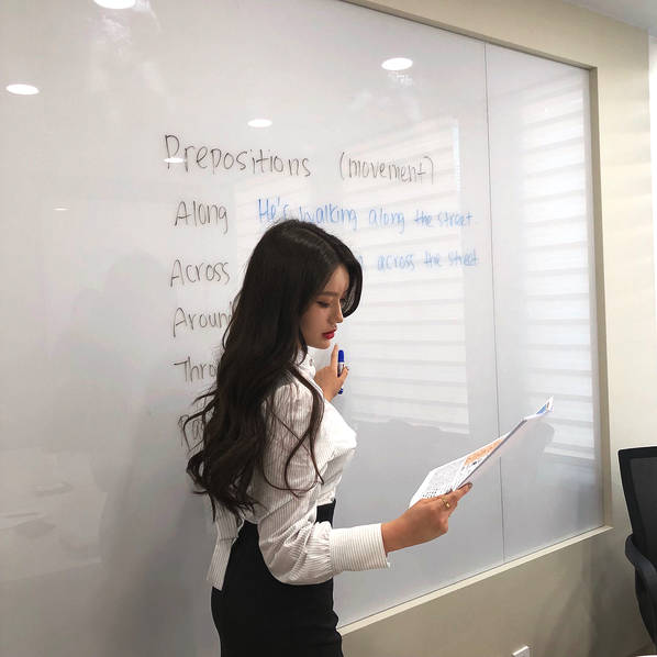 韩国性感英语老师sarah kim,你还能认真听课吗?