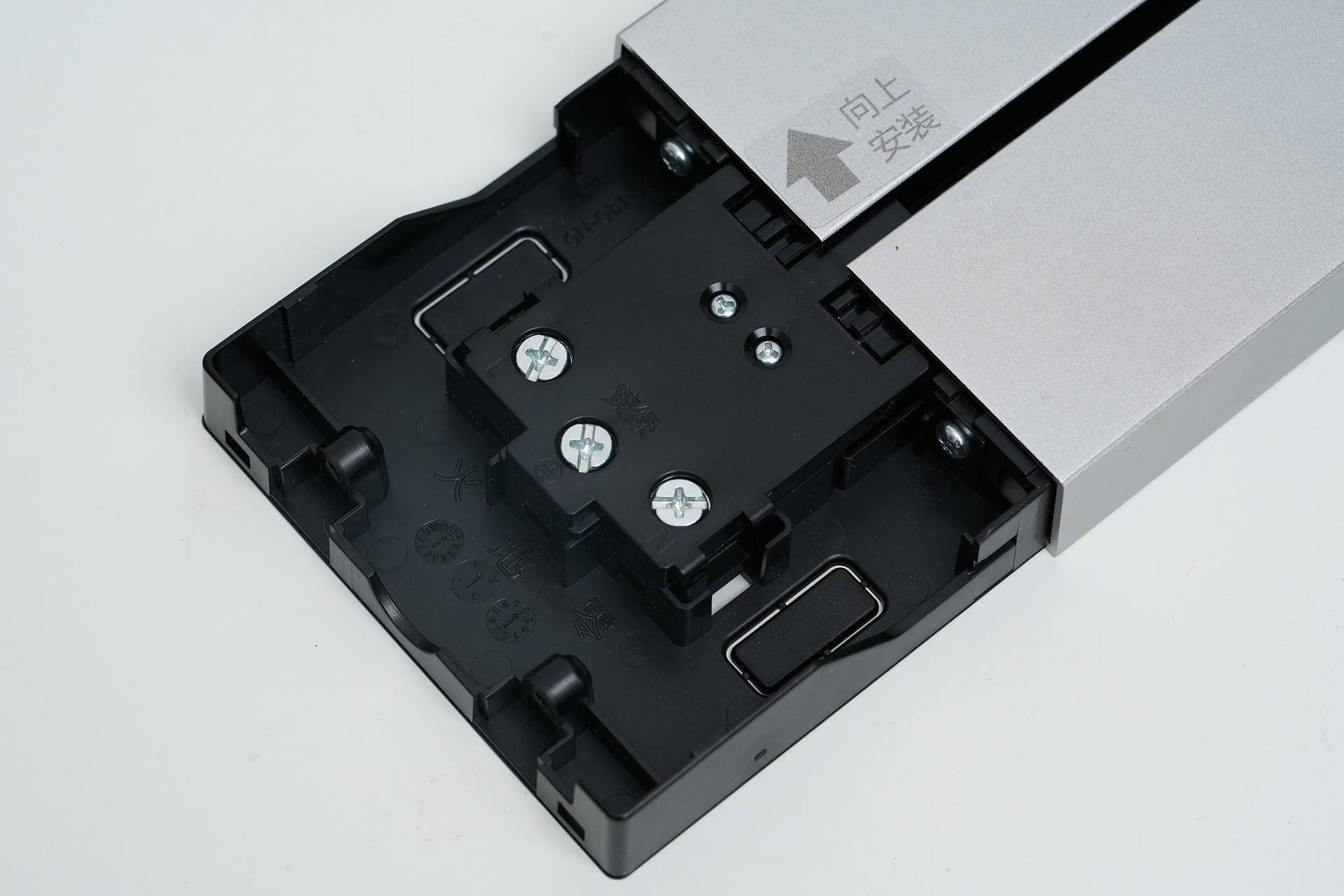 突然流行的轨道插座怎么买工科男硬核拆解横评6款轨道插座西门子公牛