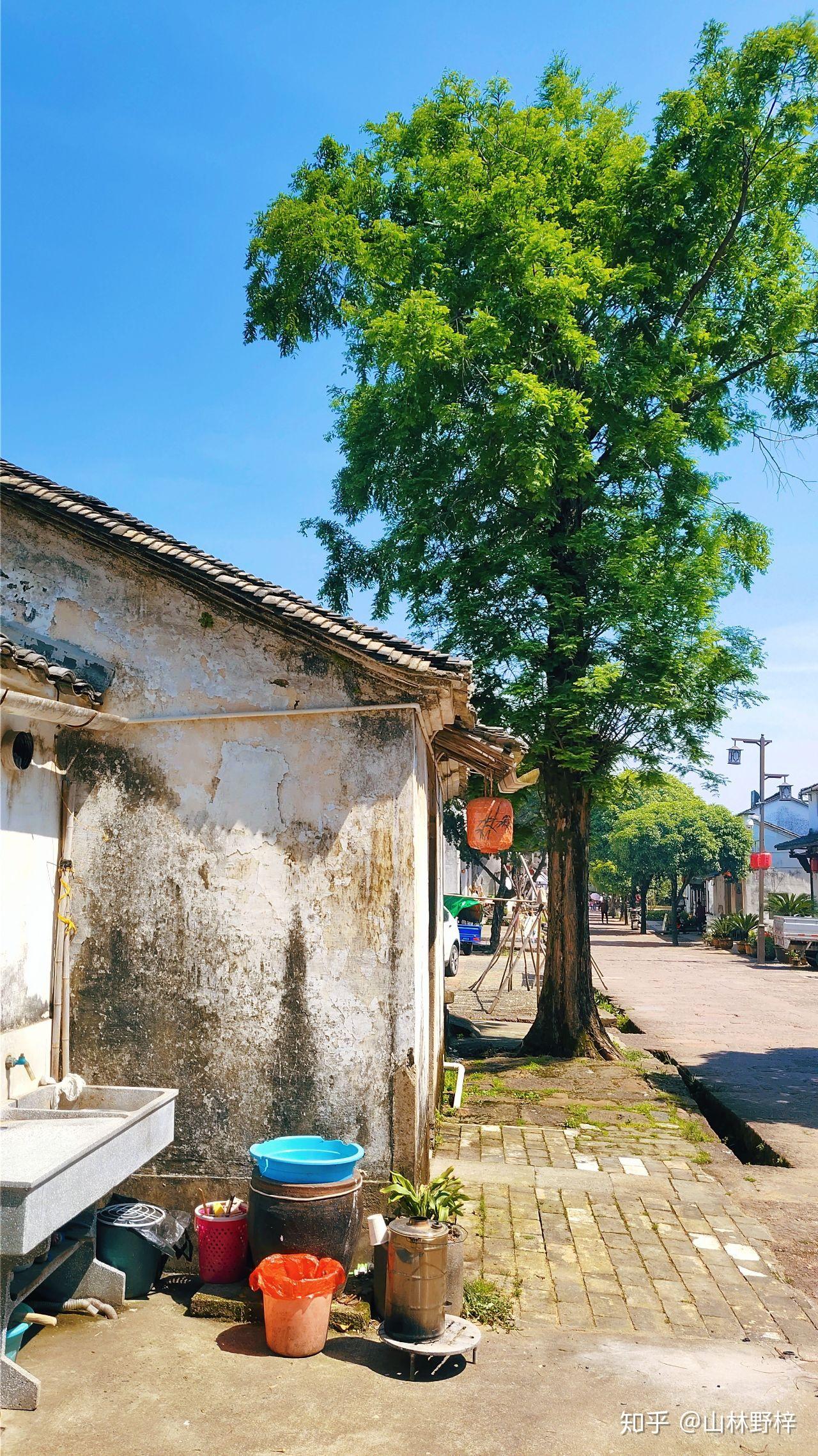 蘭溪地處衢,婺,蘭三江交匯之處,水路交通便利,沿河有古城牆,江中有一