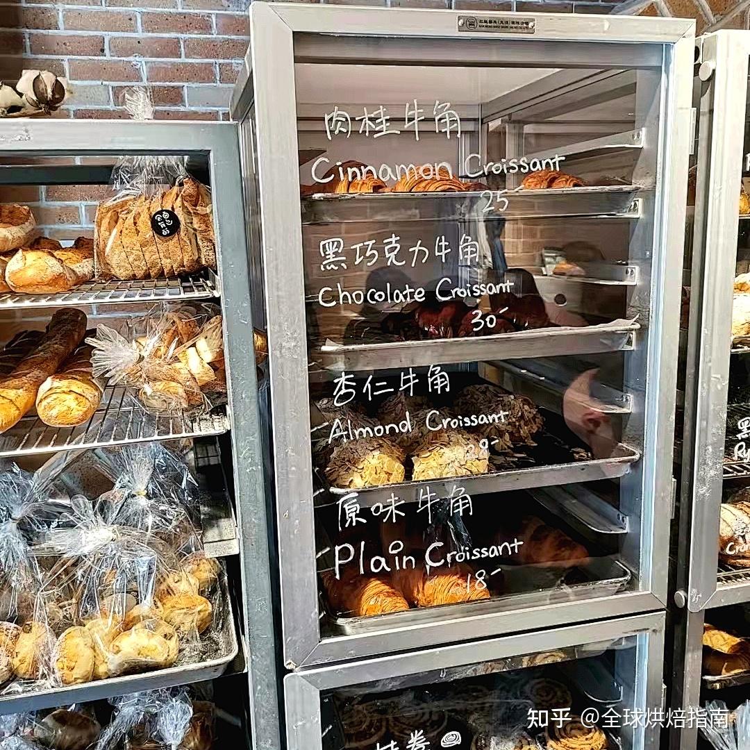 这家店靠着2款网红面包，就让吃货们甘心为它排队！新店开业还玩全场免费吃？