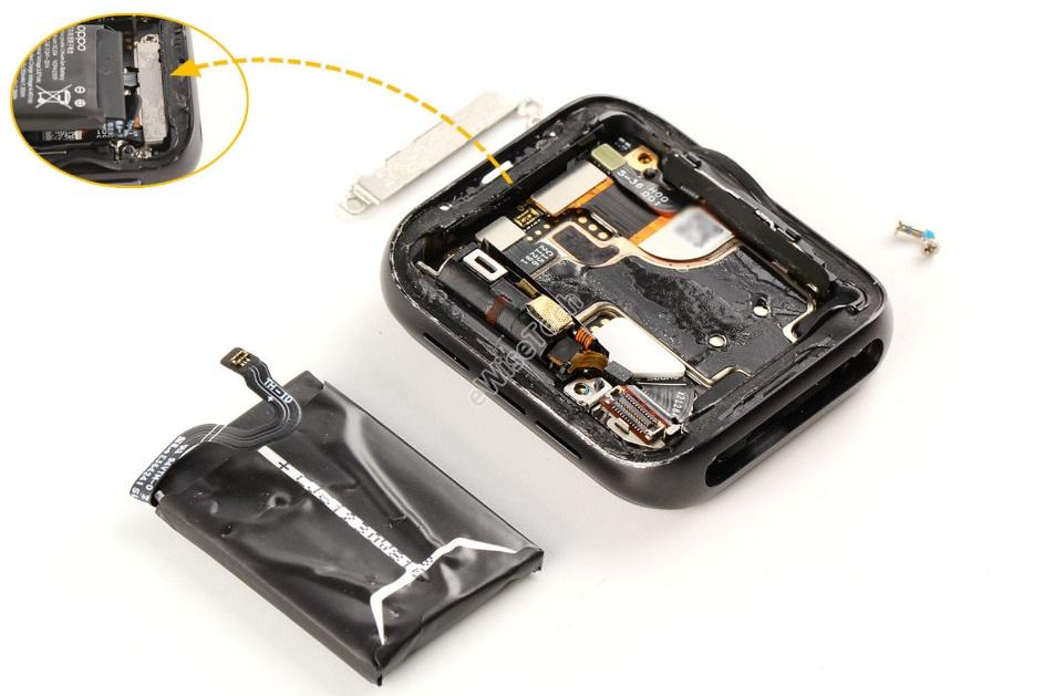 第二步:先卸下固定表带的卡扣式结构,再分离后盖与内支撑.