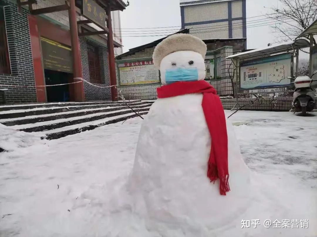 戴防疫口罩的雪人图片图片